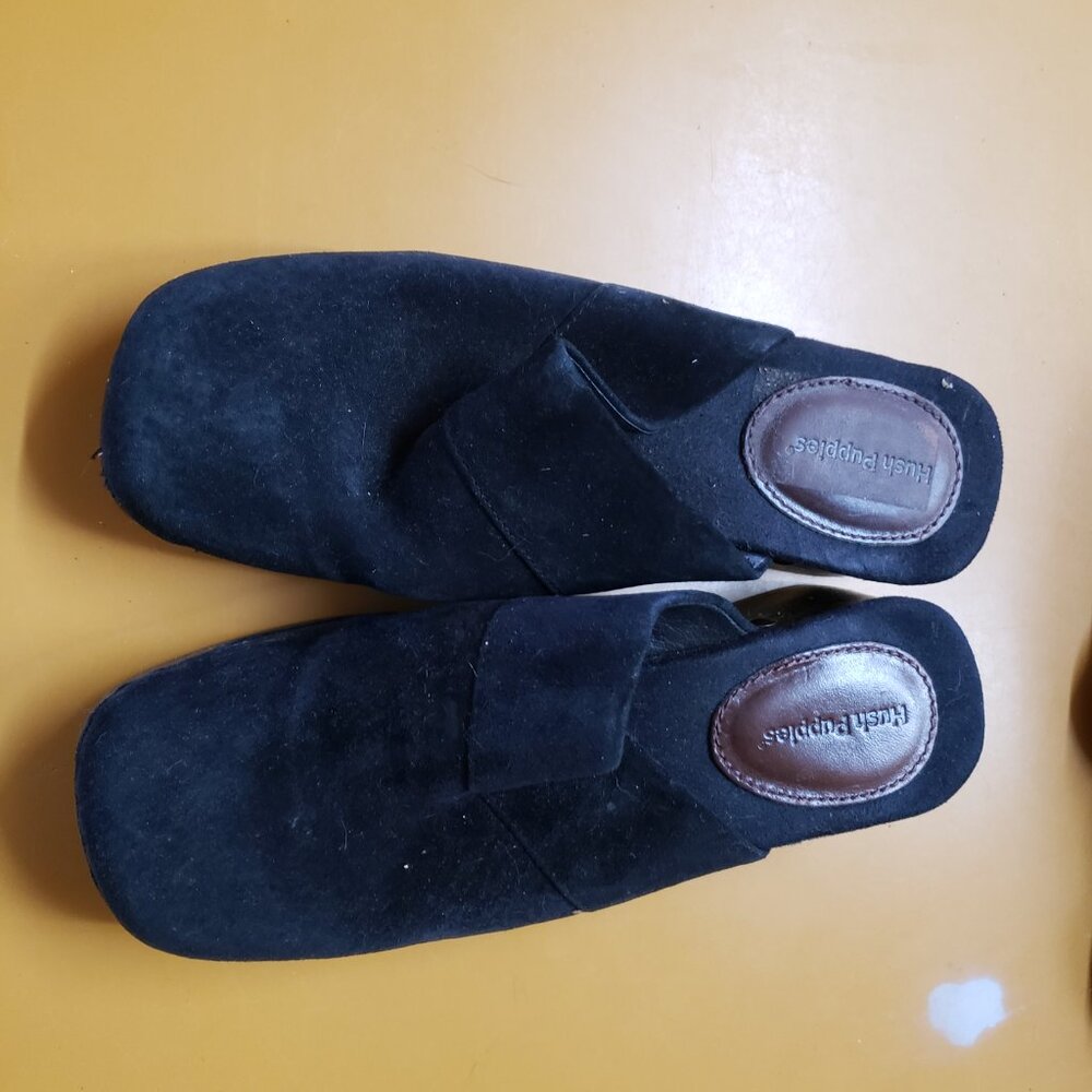 Woman's Black size 7 Suede Clogs